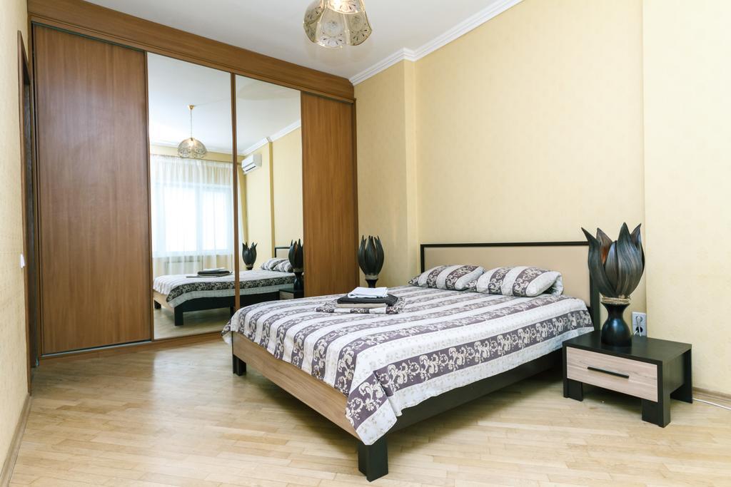 Apartment On Khreshchatyk Kyiv Exterior foto